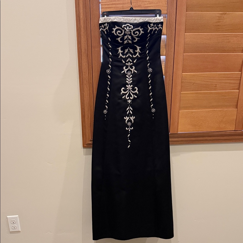 Morgan & Co Elegant Black and White Embroidered Dress Maxi